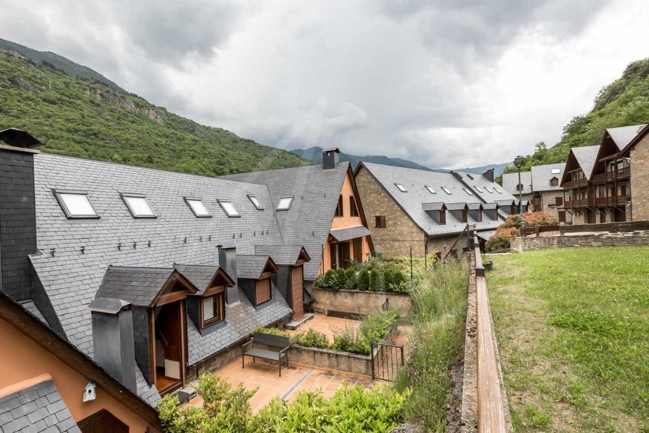 Casa Artiga De Lin By Seamount Rentals Les Bordes Exterior foto